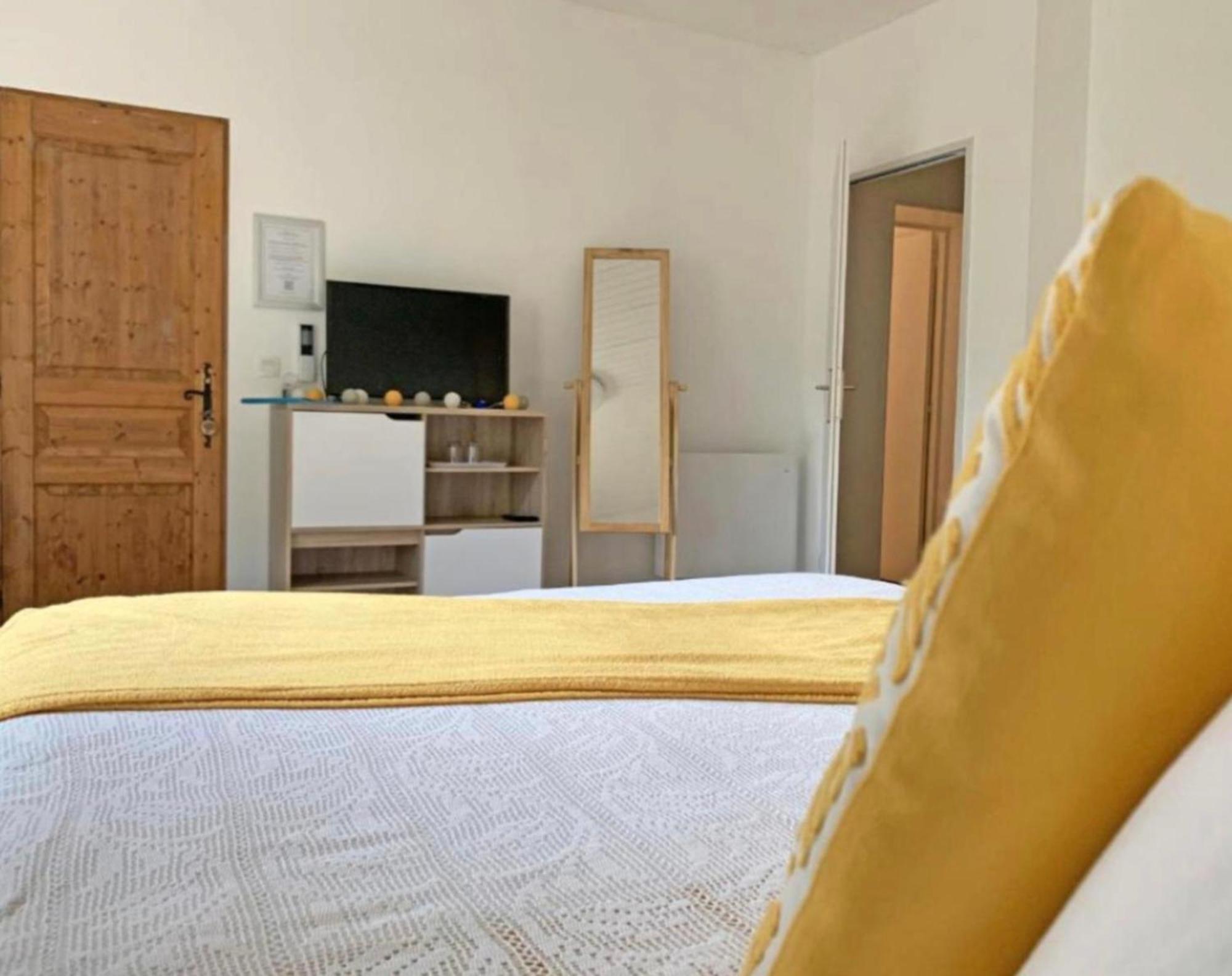 Les Tables Aux Vaches Raviege Hotell La Salvetat-sur-Agout Eksteriør bilde